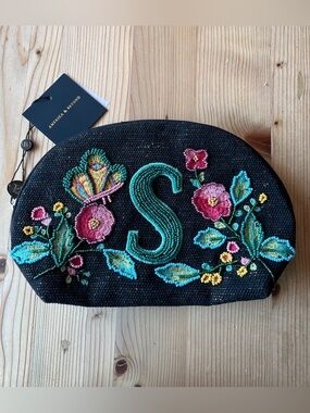 America & Beyond S Initial Pouch - 🖤